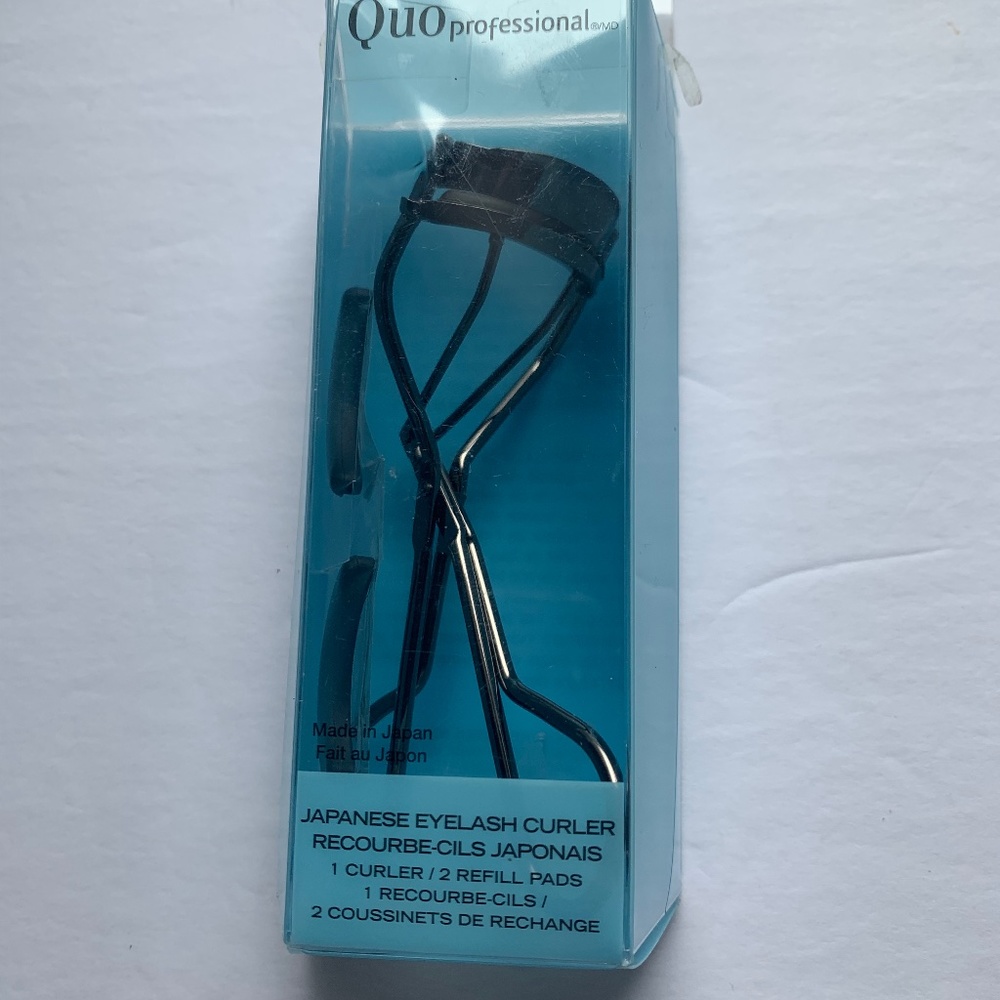 NIB Quo Professional Eyelash Curler w. 2 Refill Pads